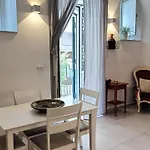 Διαμέρισμα Zziny House *