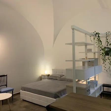 公寓 Zziny House