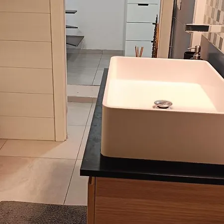 Zziny House * 卡塔尼亚